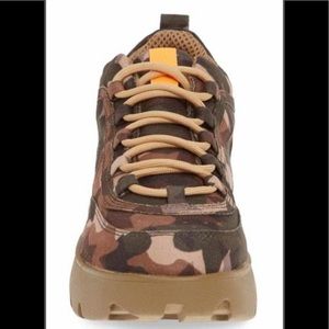 Steve Madden Camo Chunky Sneaker Size 6.5